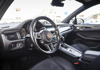 Подержанный автомобиль Porsche Macan 2021 года (12 фото)