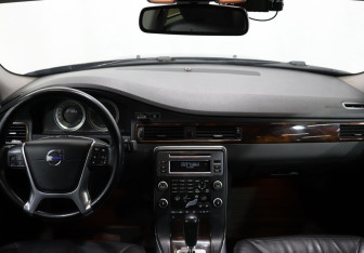 Подержанный автомобиль Volvo S80 2011 года (14 фото)