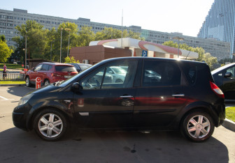 Подержанный автомобиль Renault Scenic 2006 года (6 фото)