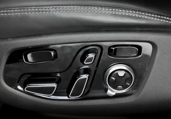 Подержанный автомобиль Genesis G90 2022 года (21 фото)