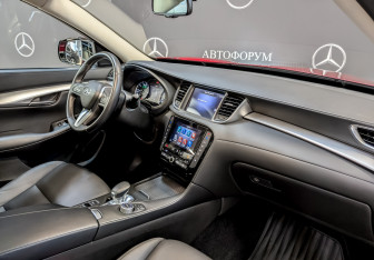 Подержанный автомобиль Infiniti QX50 2021 года (11 фото)