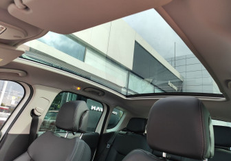 Подержанный автомобиль Peugeot 3008 2014 года (16 фото)