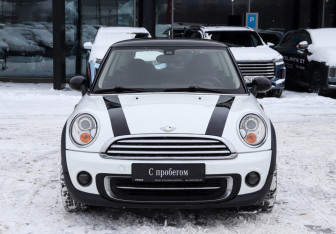 Подержанный автомобиль MINI Hatch 2010 года (2 фото)
