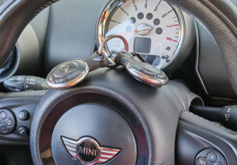 Подержанный автомобиль MINI Countryman 2011 года (15 фото)