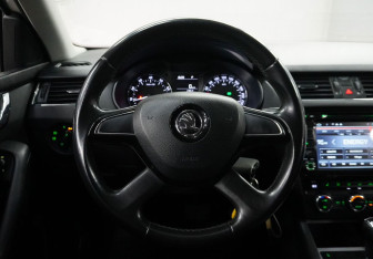 Подержанный автомобиль Skoda Octavia Liftback 2014 года (10 фото)