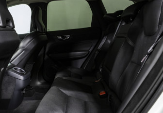 Подержанный автомобиль Volvo XC60 2019 года (13 фото)
