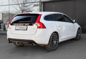 Подержанный автомобиль Volvo V60 2011 года (4 фото)
