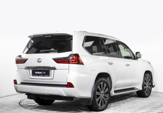 Подержанный автомобиль Lexus LX 2021 года (5 фото)