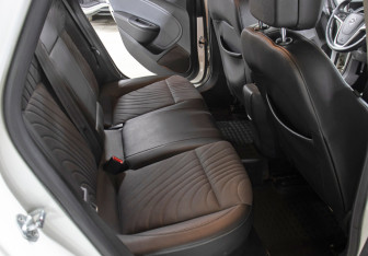 Подержанный автомобиль Opel Astra Hatchback 2014 года (12 фото)