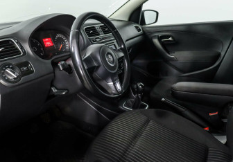 Подержанный автомобиль Volkswagen Polo Sedan 2013 года (6 фото)