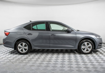 Подержанный автомобиль Skoda Octavia Liftback 2021 года (4 фото)