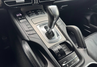 Подержанный автомобиль Porsche Cayenne 2012 года (12 фото)