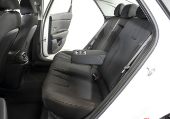 Подержанный автомобиль Hyundai Elantra Sedan 2021 года (16 фото)