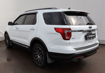 Подержанный автомобиль Ford Explorer 2018 года (6 фото)