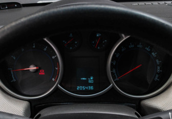 Подержанный автомобиль Chevrolet Cruze Sedan 2011 года (17 фото)