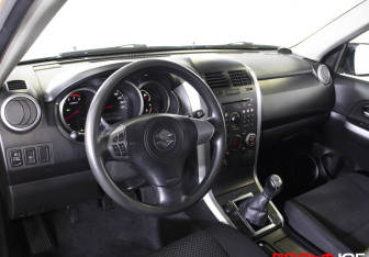 Подержанный автомобиль Suzuki Grand Vitara 2008 года (9 фото)