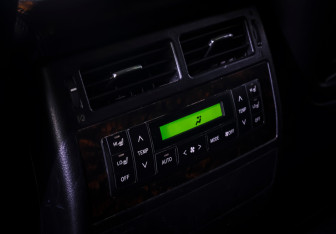 Подержанный автомобиль Toyota Land Cruiser Suv 2012 года (14 фото)