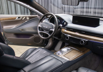Подержанный автомобиль Genesis G80 2021 года (11 фото)