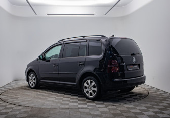 Подержанный автомобиль Volkswagen Touran 2008 года (7 фото)