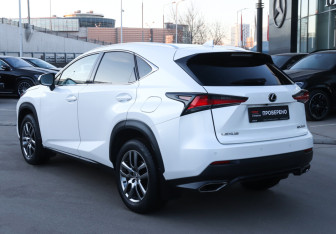 Подержанный автомобиль Lexus NX 2017 года (7 фото)