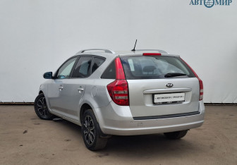 Подержанный автомобиль Kia Ceed Wagon 2010 года (7 фото)