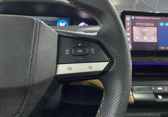 Подержанный автомобиль Changan UNI-V 2023 года (16 фото)