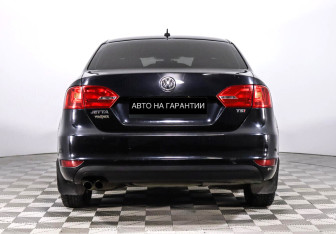 Подержанный автомобиль Volkswagen Jetta Sedan 2012 года (3 фото)