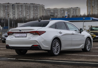 Подержанный автомобиль Toyota Avalon 2022 года (5 фото)