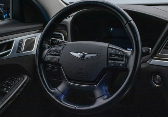 Подержанный автомобиль Genesis G80 2019 года (15 фото)