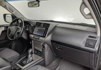 Подержанный автомобиль Toyota Land Cruiser Prado 2020 года (13 фото)