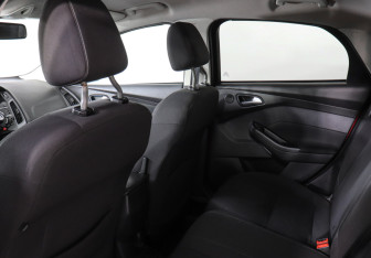 Подержанный автомобиль Ford Focus Hatchback 2011 года (3 фото)