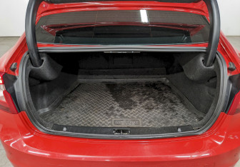 Подержанный автомобиль Volvo S60 2012 года (10 фото)