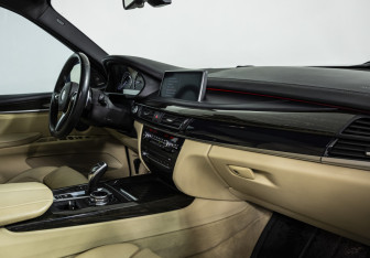 Подержанный автомобиль BMW X5 2014 года (9 фото)