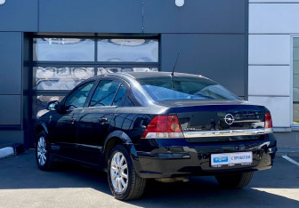Подержанный автомобиль Opel Astra Sedan 2013 года (7 фото)