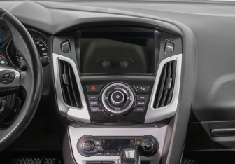 Подержанный автомобиль Ford Focus Hatchback 2013 года (14 фото)