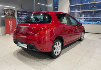 Подержанный автомобиль Peugeot 308 Hatchback 2011 года (4 фото)