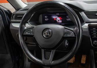Подержанный автомобиль Skoda Superb Liftback 2018 года (16 фото)