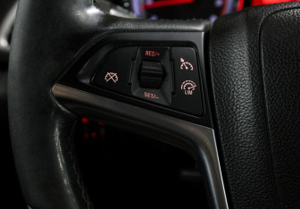 Подержанный автомобиль Opel Astra Hatchback 2012 года (19 фото)