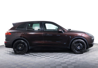 Подержанный автомобиль Porsche Cayenne 2015 года (4 фото)