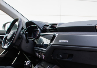 Подержанный автомобиль Audi Q3 2021 года (8 фото)