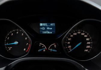 Подержанный автомобиль Ford Focus Hatchback 2012 года (15 фото)