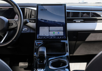 Подержанный автомобиль Geely Atlas 2024 года (15 фото)