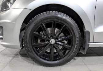 Подержанный автомобиль Volkswagen Polo Sedan 2018 года (18 фото)