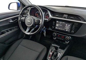 Подержанный автомобиль Kia Rio Hatchback 2021 года (27 фото)