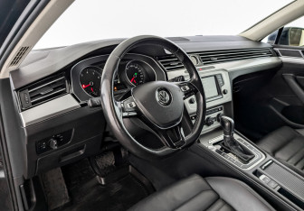 Подержанный автомобиль Volkswagen Passat Wagon 2016 года (16 фото)