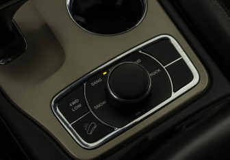 Подержанный автомобиль Jeep Grand Cherokee 2013 года (13 фото)