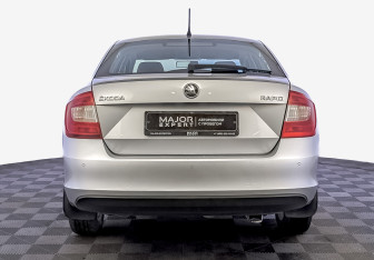 Подержанный автомобиль Skoda Rapid Liftback 2015 года (6 фото)
