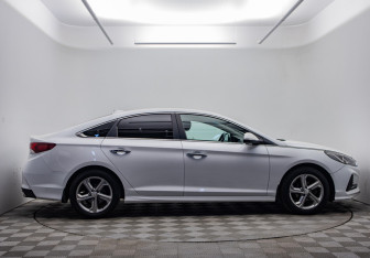 Подержанный автомобиль Hyundai Sonata 2018 года (4 фото)