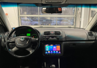 Подержанный автомобиль Skoda Fabia Hatchback 2012 года (11 фото)