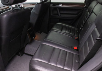 Подержанный автомобиль Volkswagen Touareg 2008 года (11 фото)